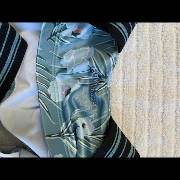 Beyond Yoga matching set - Picture 6 of 6